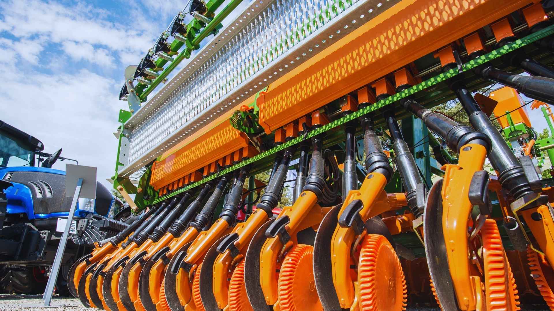 Componentes para maquinaria agrícola y logística acero al carbono vs. aleaciones antidesgaste - Talleres Hernández